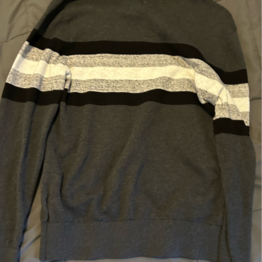 GAP grey and white long sleeve size: men’s xtra small